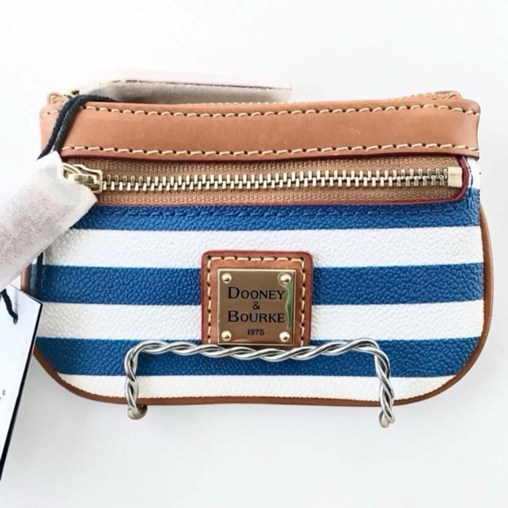 🆕 Dooney and Bourke Small Coin Case